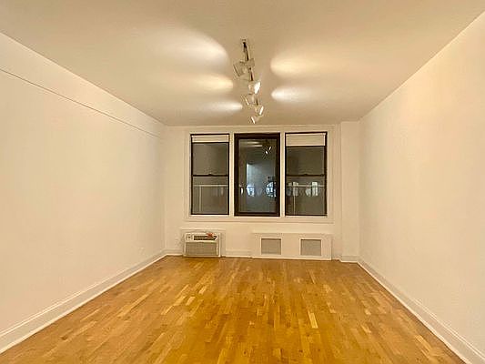 1st image of 205 W 19th St #6V