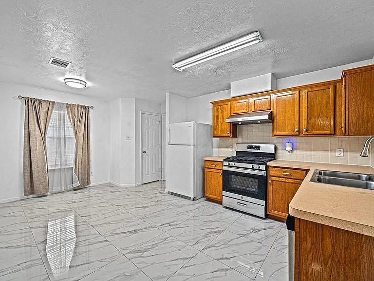 8131 Golden Trace Ct — Photo 14