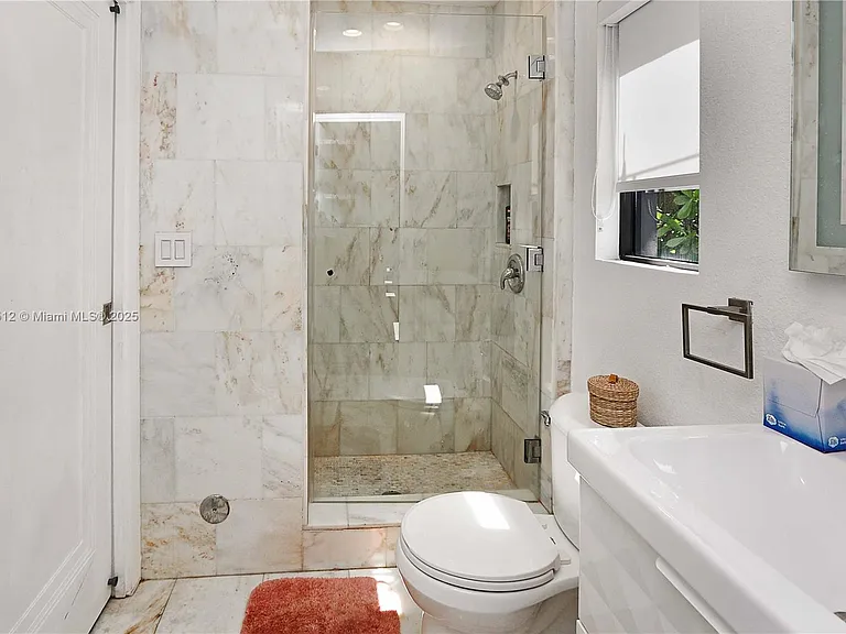 1109 NE 89th St — Photo 26