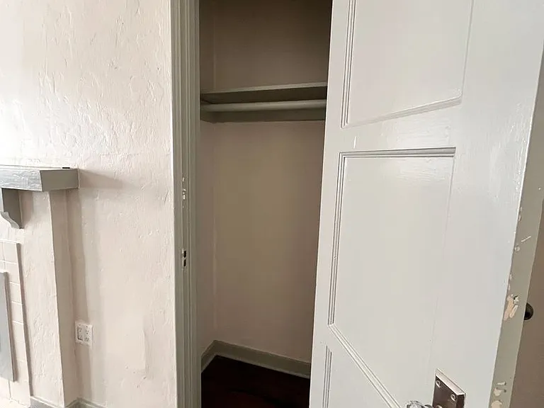 512 N Alexandria Ave — Photo 15
