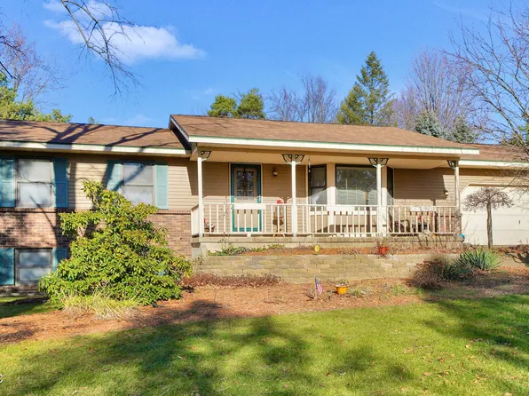 1689 Slater Ave, Dorr, MI 49323
