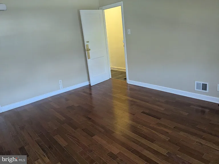 963 E Godfrey Ave — Photo 8