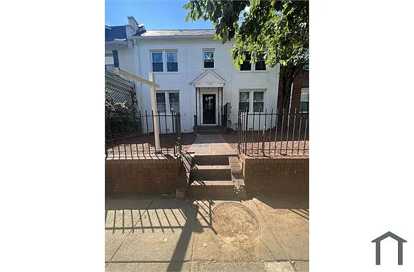 Building Photo - 1228 18th St NE #3
