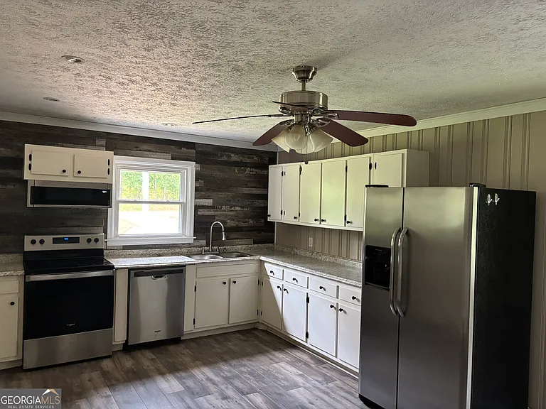 1402 Dewey St — Photo 34