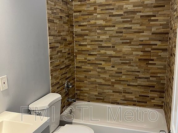 3rd image of 2722-2726 Miami St