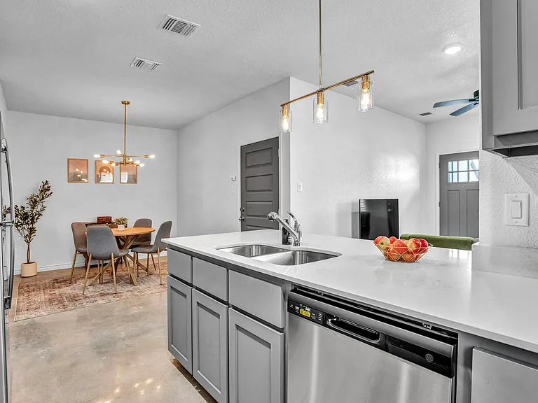 311 Riptide #A — Photo 10