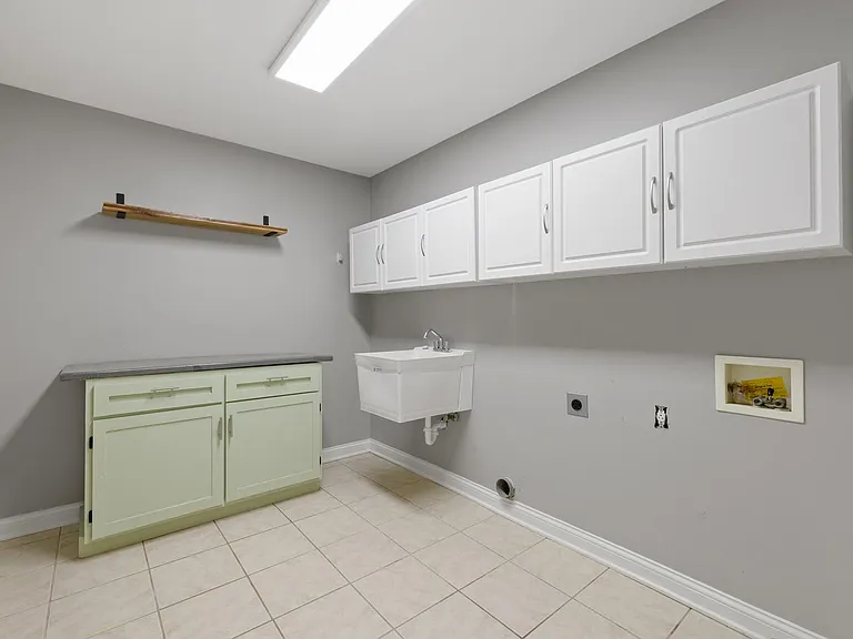 2128 Roswell Dr — Photo 22