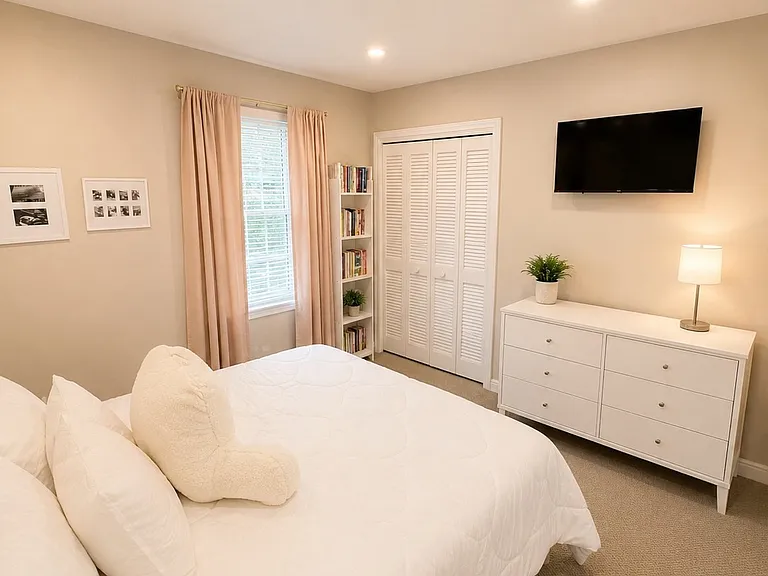 708 Windsor Dr — Photo 6