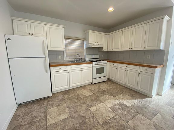 2nd image of 355 Bayville Ave #8