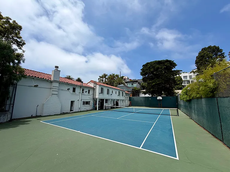 311 Amalfi Dr — Photo 20