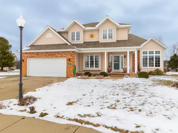 200 Dogwood Ln, Pekin, IL 61554