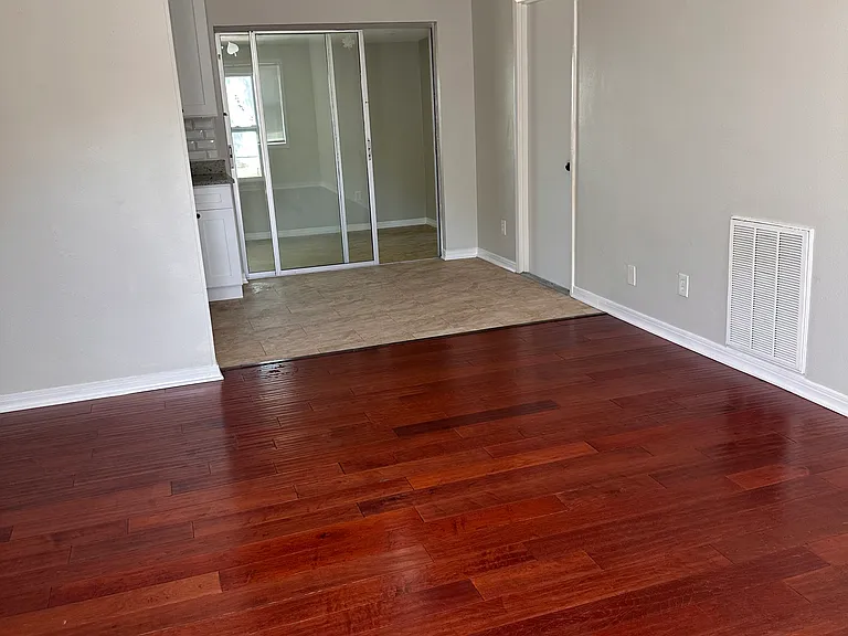 8231 Pin Oak Ave — Photo 2