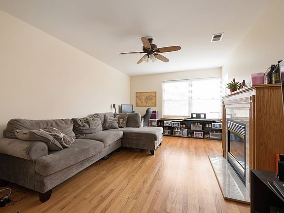 3rd image of 4917 N Wolcott Ave APT 2A