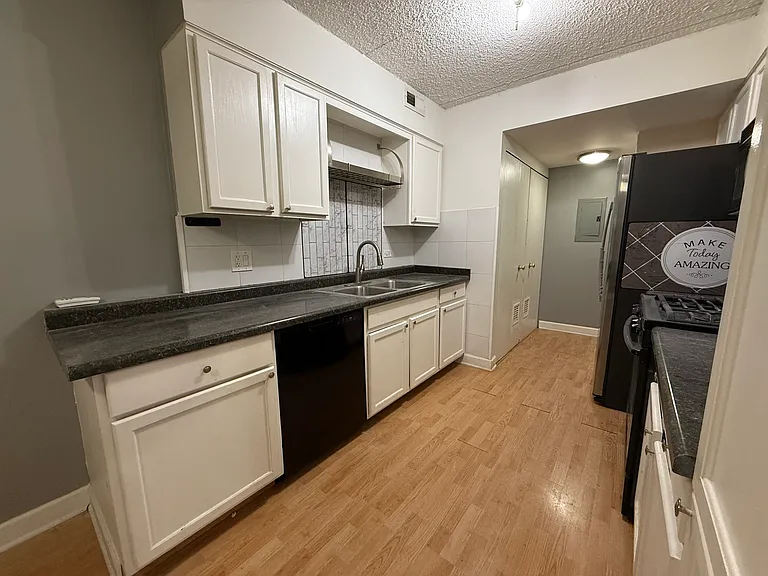 259 Stoneybrook Ln #2B — Photo 11