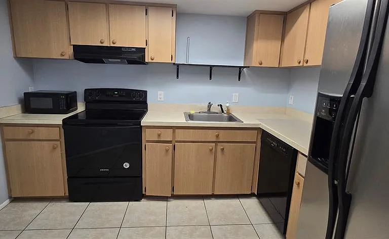 588 Fairways Ln #E201 — Photo 2