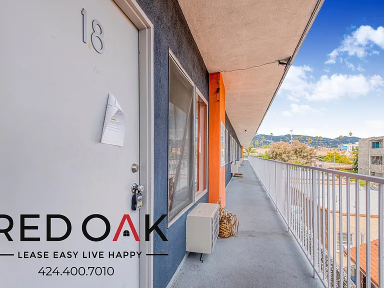 5128 De Longpre Ave #18 — Photo 9