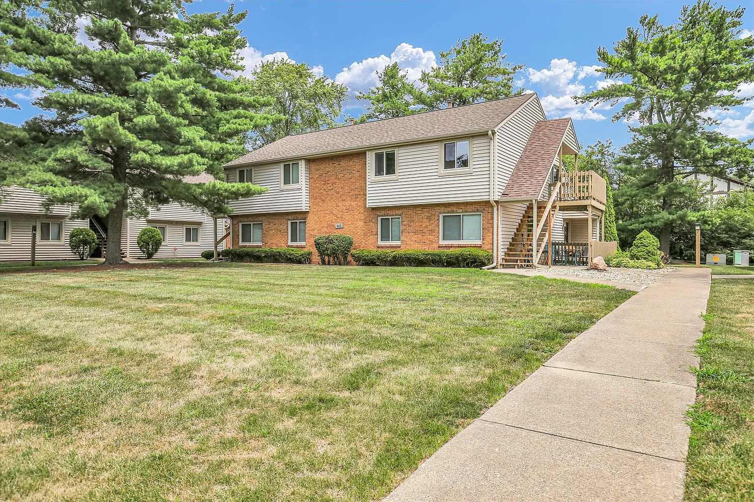 1613 Lyndhurst Dr APT F photo 1