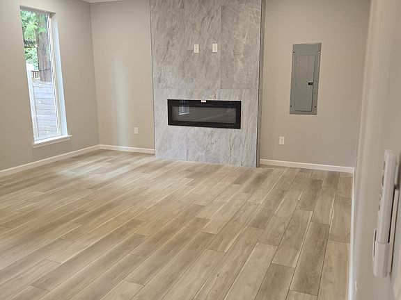 Centrall AC in living, dining and master BR on the ground floor