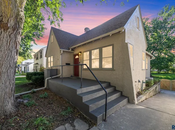1905 S 5th Ave, Sioux Falls, SD 57105