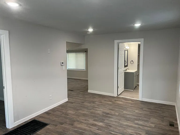 1818 S Greenwood Ave — Photo 12