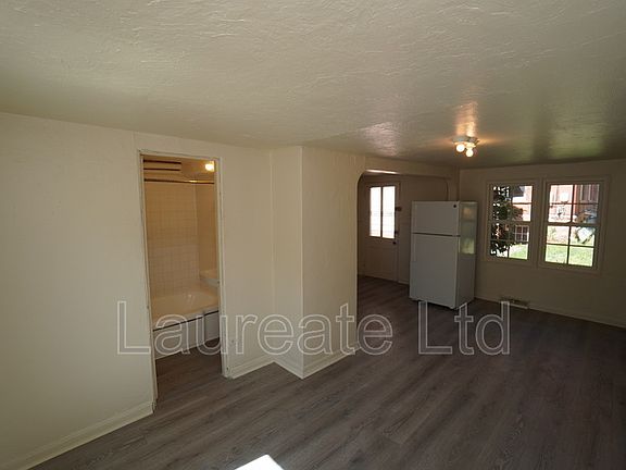 5th image of 834 N Clarkson St Unit 14