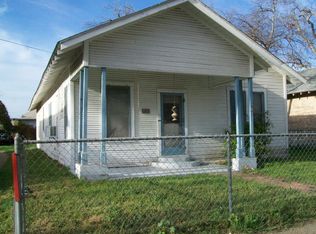 204 W Garden St, Uvalde, TX 78801