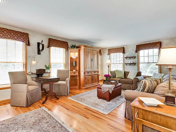 4th image of 205 Edwards Ave