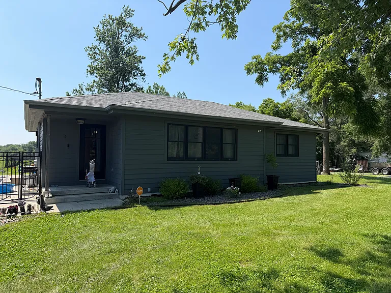 9150 Sheffield Ave — Photo 2