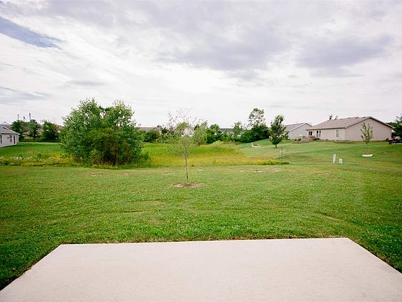 4th image of 832 S Archer Ct