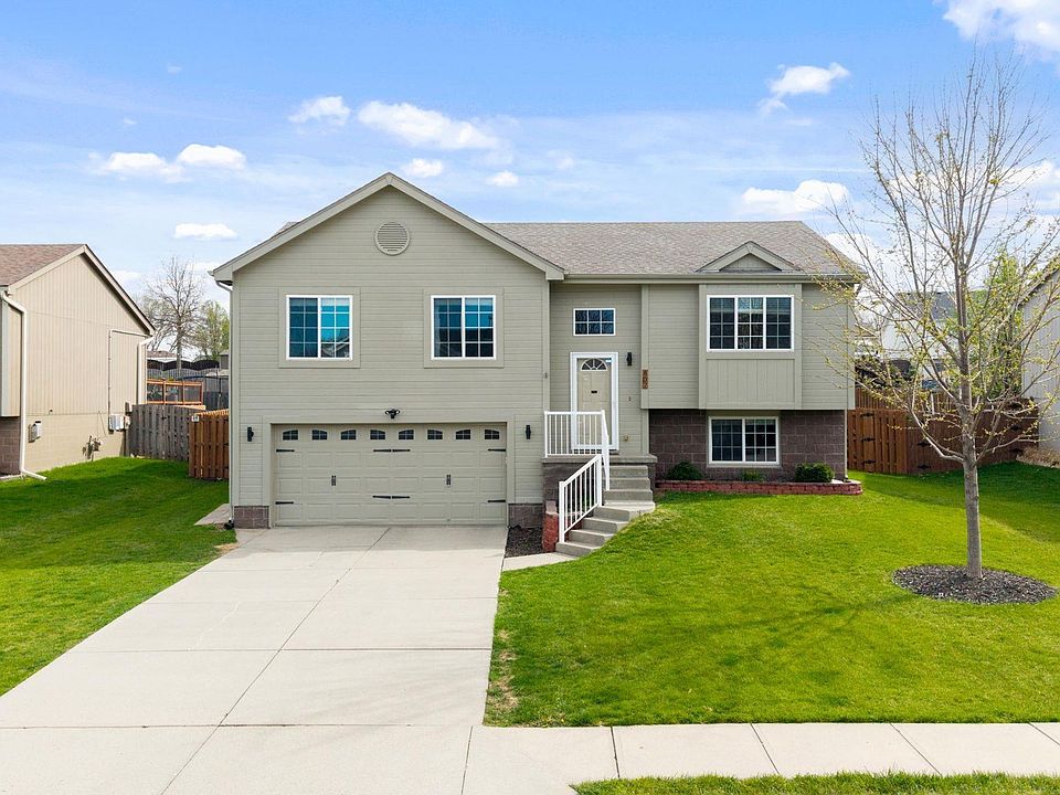 1st image of 807 Clearwater Dr