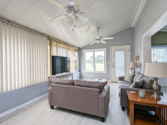 3rd image of 531 Lake Dr