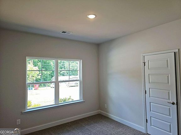 5th image of 325 Angela Ave #2