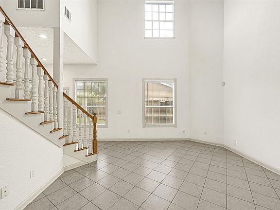 3rd image of 10535 Emnora Ln