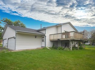 4733 Hayward Rd N, Oakdale, MN 55128