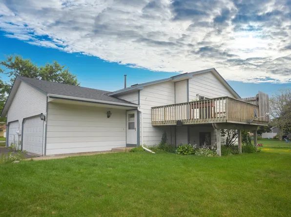 4733 Hayward Rd N, Oakdale, MN 55128