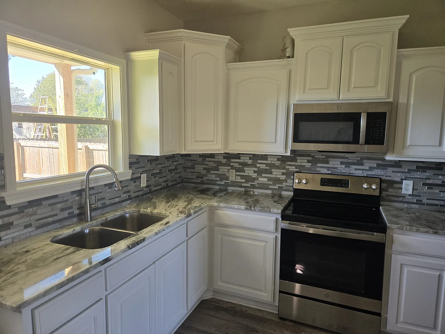 2 bed, 910 sqft, $1,500 — Photo 3