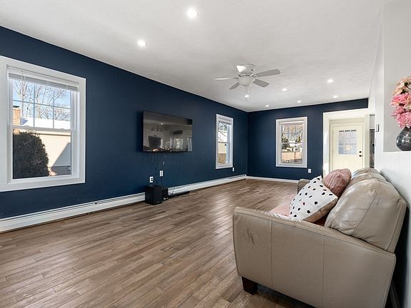 4th image of 35 Elmwood Ave