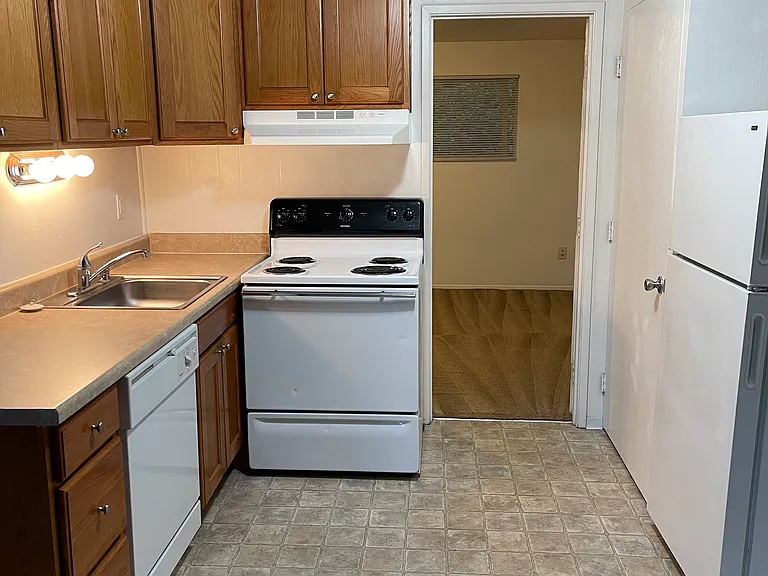 The Crossing Apartments — Photo 15