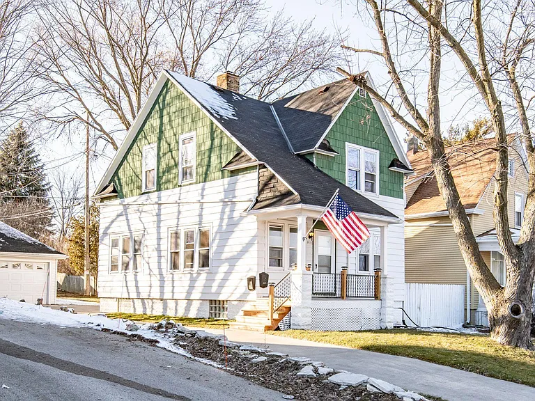 2615 N Wauwatosa Ave — Photo 18
