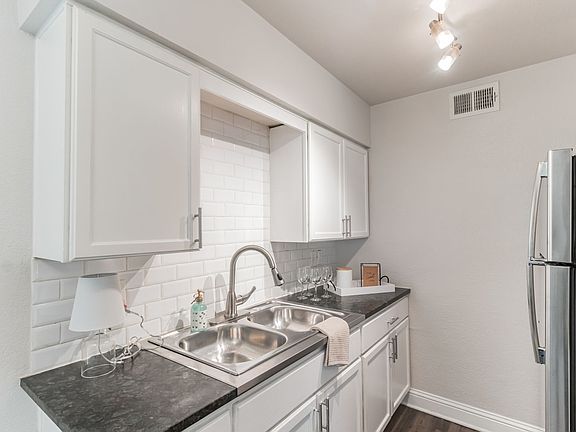 4th image of 929 N Marsalis Ave APT 120