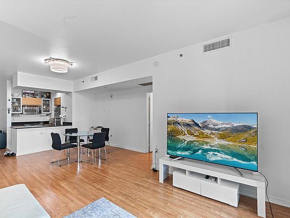5th image of 950 Brickell Bay Dr APT 501