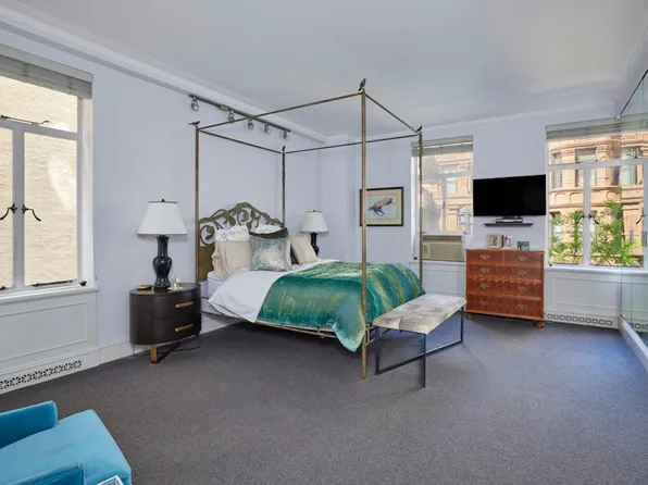 211 Central Park West image 3 of 12