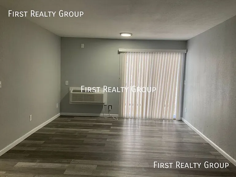 305 N Broadway St #2 — Photo 3