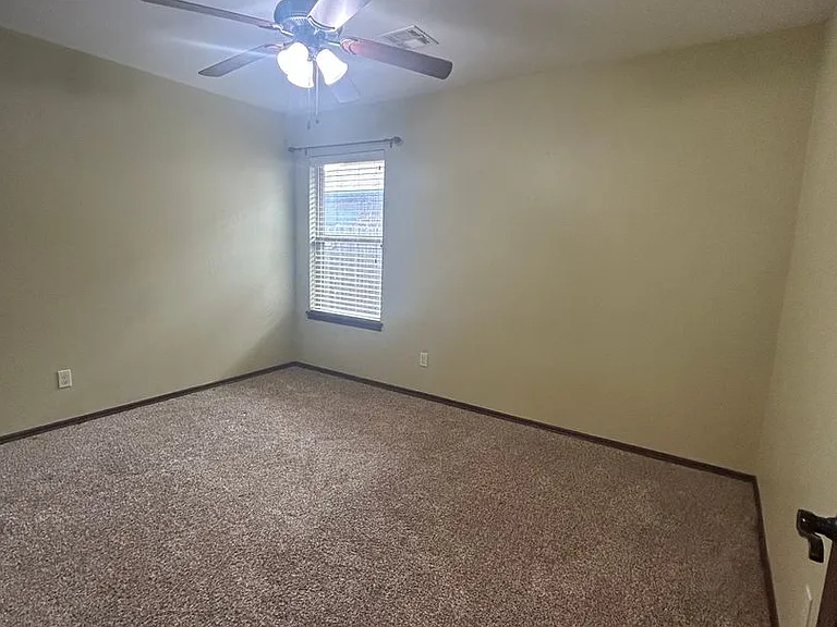 18224 Bridlington Dr — Photo 15