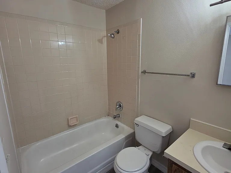 5370 SE 30th Pl #C — Photo 8