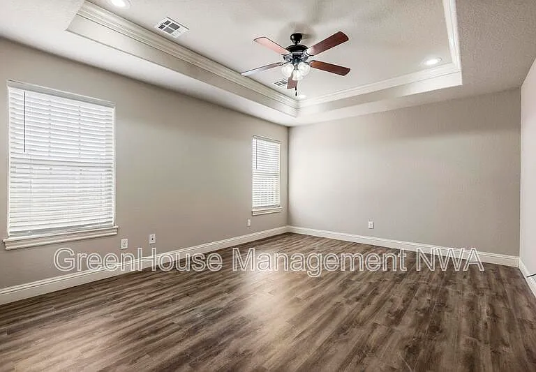 2907 Tanglewood Ave — Photo 10
