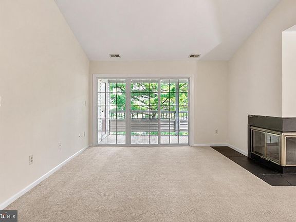 3rd image of 107 Lassen Ct APT 11