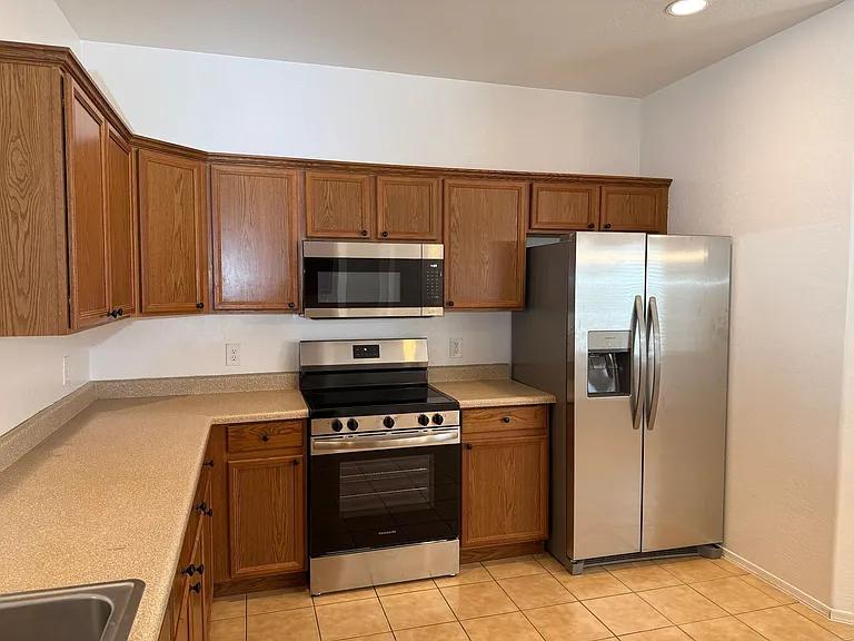 1682 E Fontana Dr — Photo 29