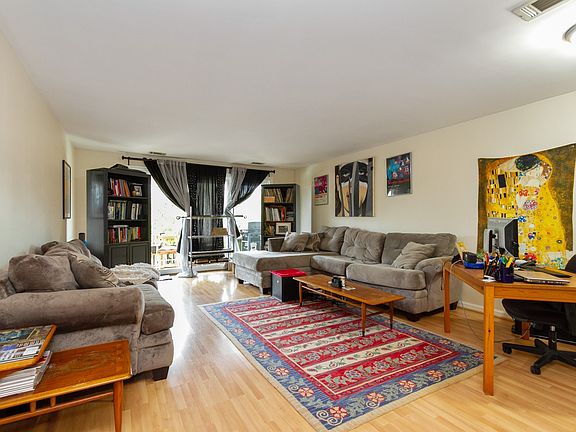 3rd image of 10424 Mayfield Ave APT 7