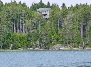 81 Minturn Rd, Swans Island, ME 04685